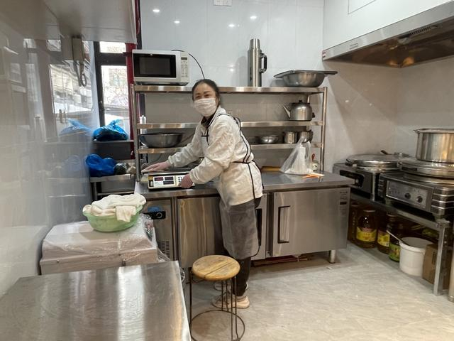 复中市集一楼早餐摊主 舒抒 摄