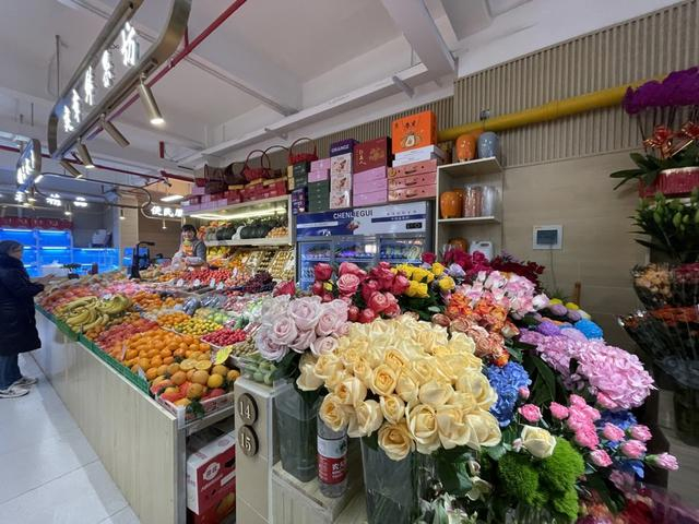 广元菜场保留了鲜花摊位 舒抒 摄