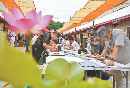 　　宋庄艺术市集本报记者 白继开摄