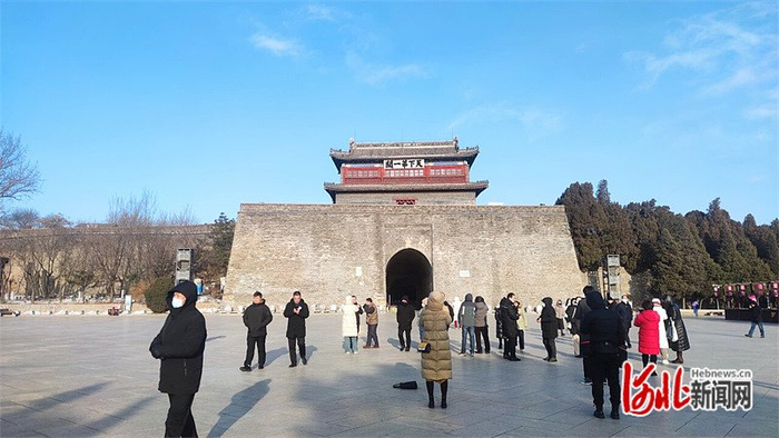 12月19日拍摄的“天下第一关”山海关镇东楼。 河北日报记者 史晓多摄