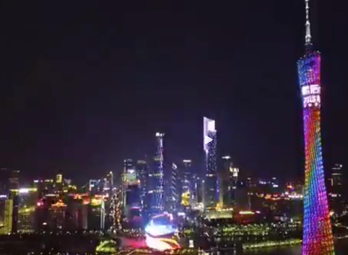 “小蛮腰”上的韩后 图片来源：视频截图