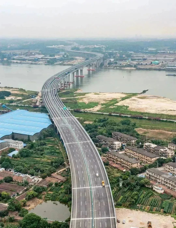 △S8广佛肇高速。廖文奕 摄