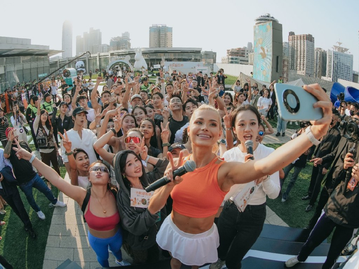 图为帕梅拉在长沙参加“卡路里账单挑战”活动