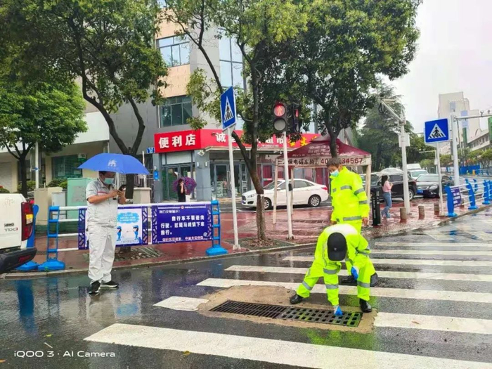 结合现场视频抓拍、物联网设备监测等多种方式监测荆门城区防汛状态。（荆门日报供图）