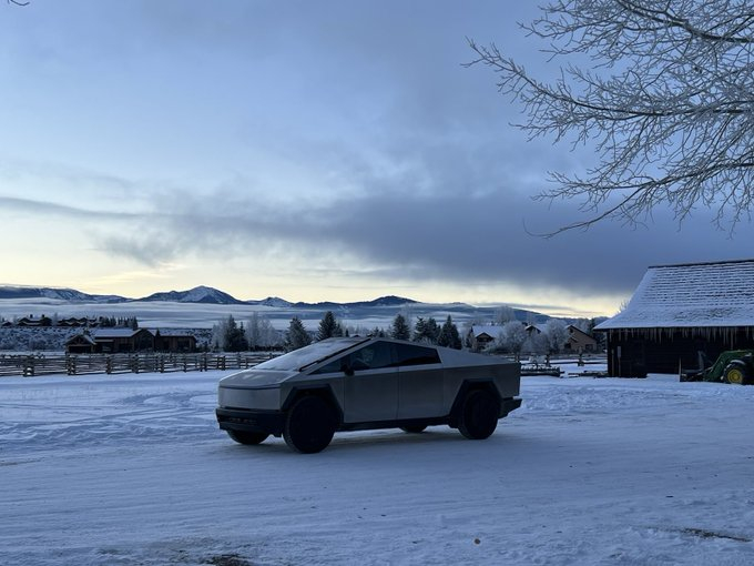 特斯拉的电动皮卡Cybertruck（图源：马斯克本人社交媒体）