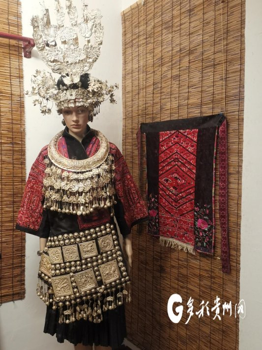 来自台江县施洞镇的苗族盛装