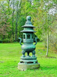     德国波茨坦无忧宫里的中式香鼎 宗波摄