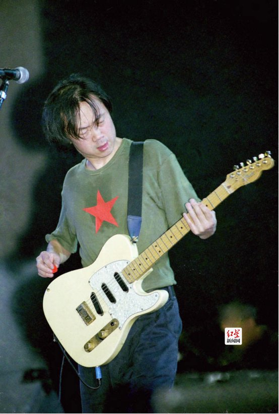 ▲1998年，崔健在成都演出