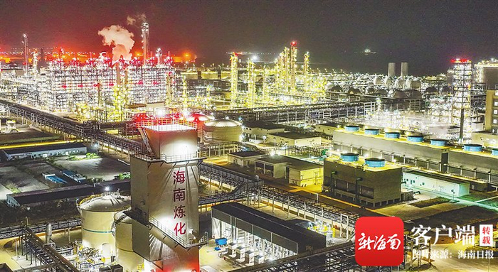 　　中国石化海南炼化公司百万吨乙烯项目建成投产。 海南日报记者 陈元才 摄