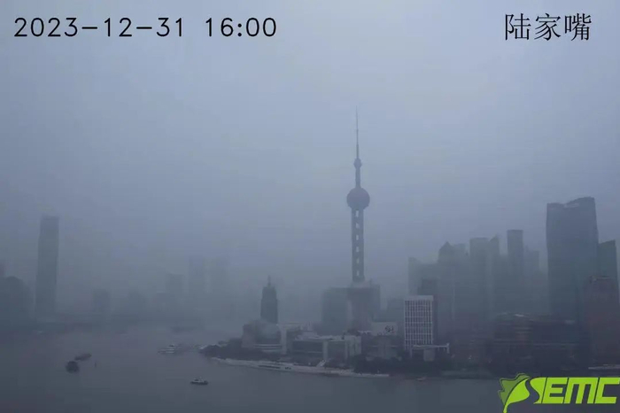 12月31日下午4时的陆家嘴。图片来源：上海市空气质量实时发布平台