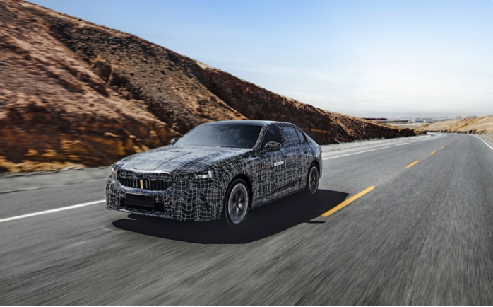 全新BMW 5系长轴高热测试。 宝马供图 华龙网发