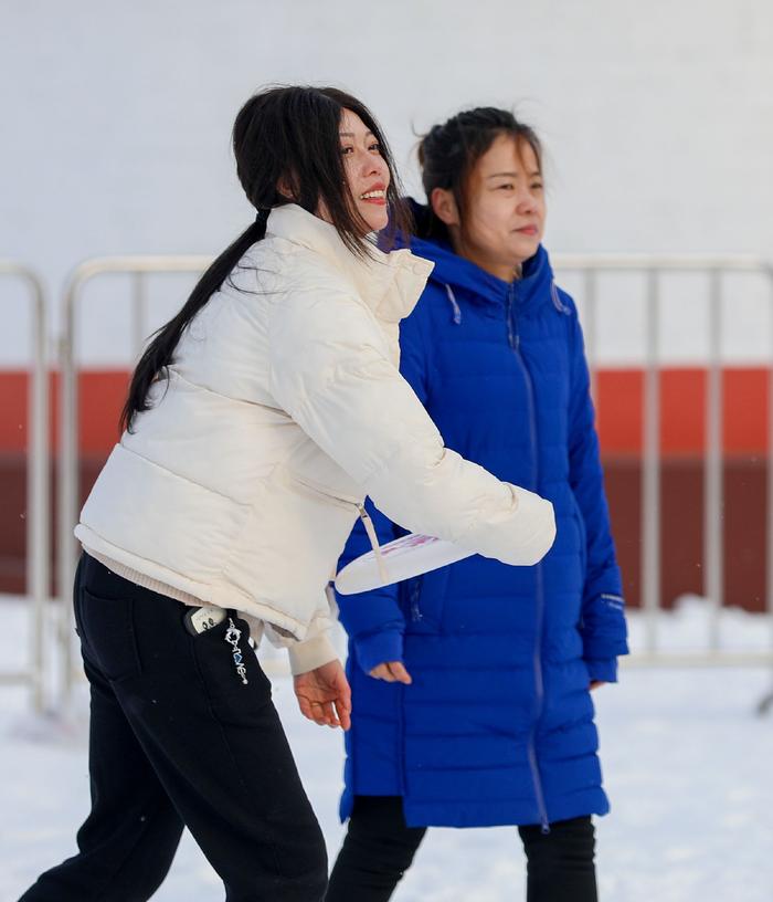 雪地飞盘。