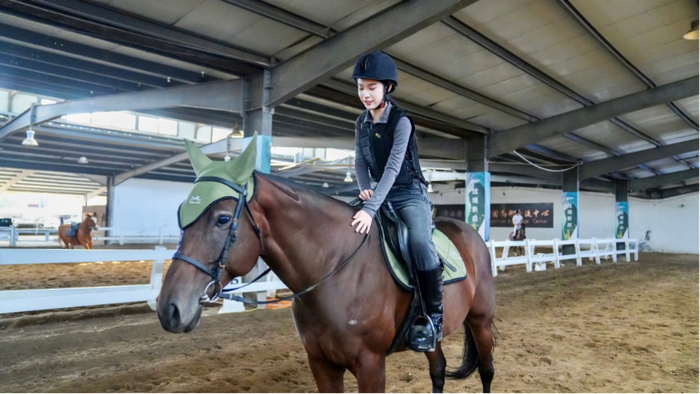 恒隆会不定期举办多种类型的高端体验活动，配图为2023年9月举办的马术工作坊