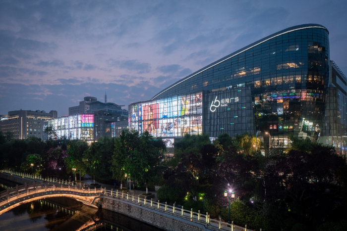 夜间的济南恒隆广场