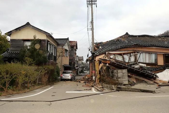 美太平洋海啸预警中心：日本地震引发的海啸威胁“已基本过去”_手机新浪网