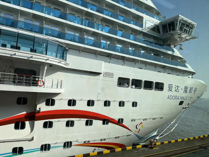 3000多名游客今日开启爱达·魔都号商业首航。澎湃新闻记者 邹娟 图