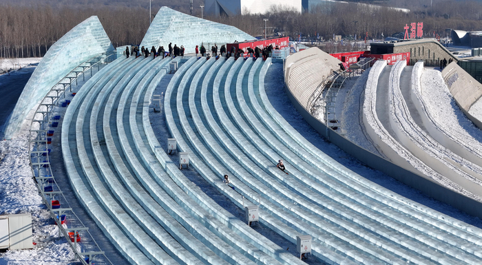 ▲第二十五届哈尔滨冰雪大世界大滑梯 据视觉中国