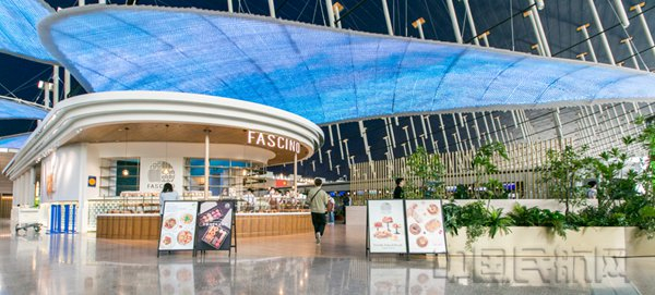 浦东机场打造的“琉光之庭”复合空间