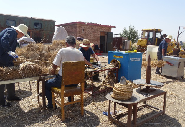 自动编织草方格机械设备.