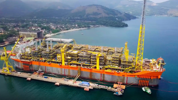 图为梅罗二期项目的FPSO（浮式生产储卸油装置）（中国海油供图）