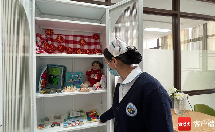 　　记忆训练模具柜，有老照片，记忆棋、天才收银员等可供老人进行记忆训练。记者 王洪旭 摄