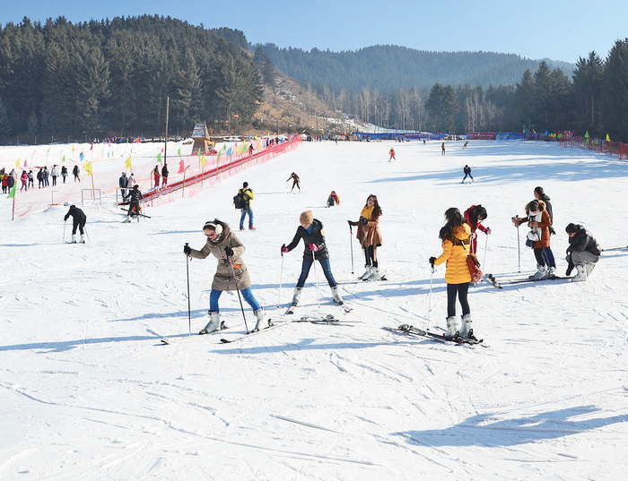 元旦假期，西宁周边的滑雪场开门迎客。图片由受访者提供