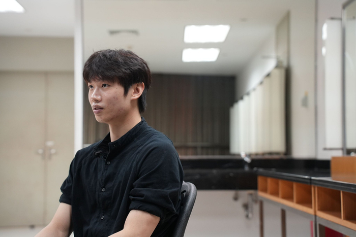 冯浩然接受采访（记者 王婉冰 摄）