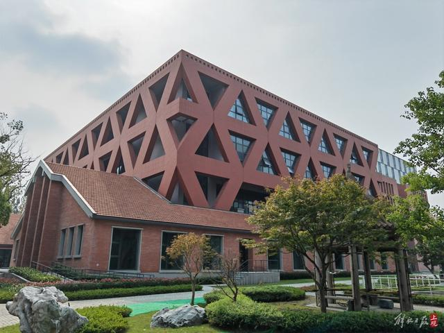 上大延长路校园。徐瑞哲 摄