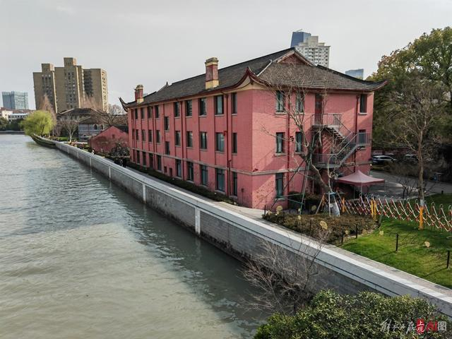 苏州河畔华东政法大学。徐瑞哲 摄