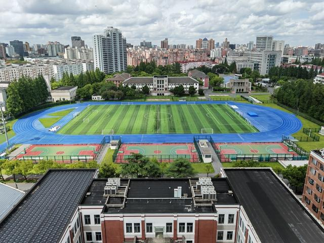 上海财大校区及复旦北区宿舍楼栋。徐瑞哲 摄