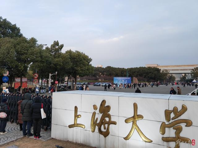 上海大学宝山校区门外。徐瑞哲 摄