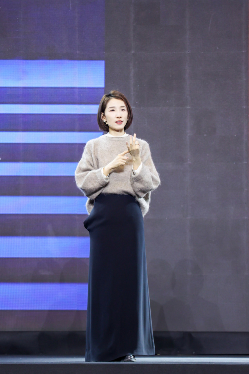 做对选择更重要:崔璀跨年演讲赋能职场人寻找自身优势_新浪新闻