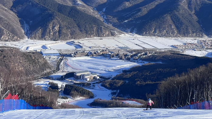 美林谷滑雪场俯瞰雪道。