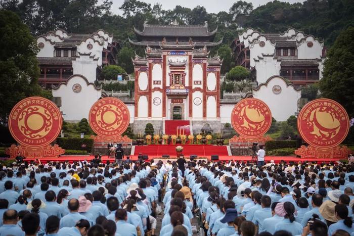 2023屈原故里端午文化节在屈原祠前举办（2023年6月21日摄）。新华每日电讯记者 伍志尊 摄