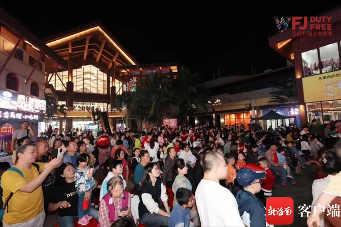 　　王府井国际免税港推出一系列促销游玩活动，吸引市民游客。万宁旅文局供图