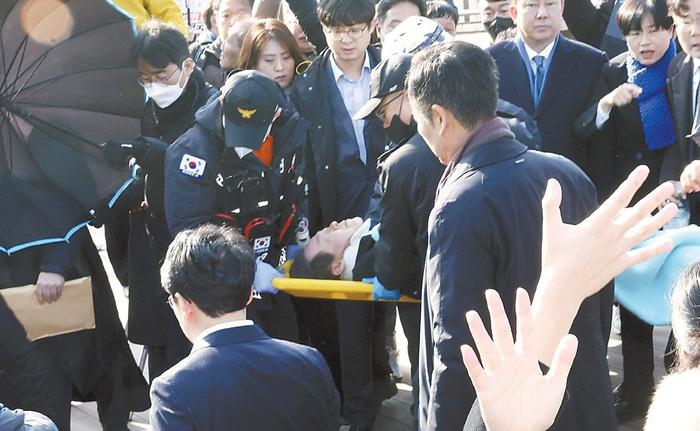 从朴正熙遇刺到李在明遇袭�，韩国为什么频出政治暴力事件？