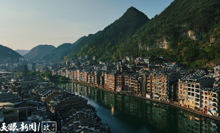 航拍镇远古城一角。（图/潘德玉）