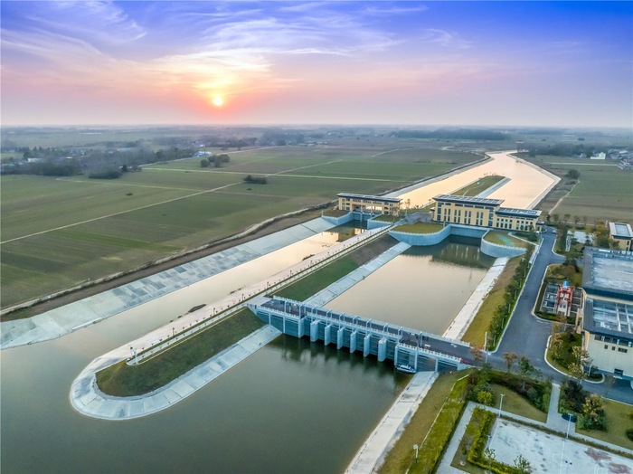 引江济淮工程安徽境内的最后一级提水泵站——亳州市谯城区龙德泵站。 本报通讯员 程伟如 摄
