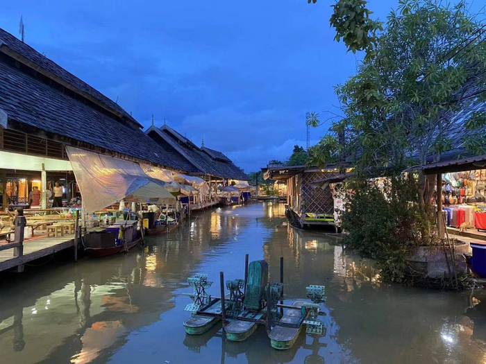 ▲芭提雅的杜拉拉水上市场。庞艳艳 摄