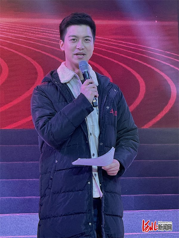 2023年12月28日，河北传媒学院，杨旭正彩排。河北日报记者白云摄