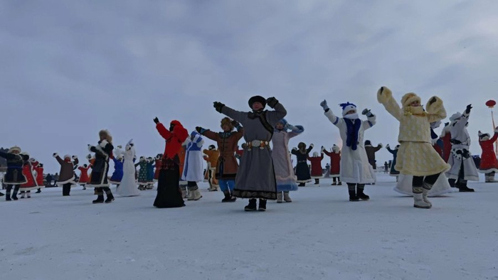 民族舞蹈表演展示。记者 李霞 摄