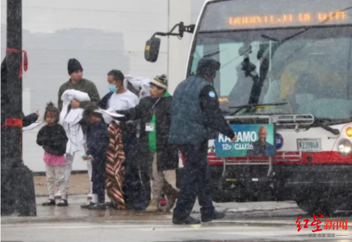 ▲得州用大巴转运非法移民