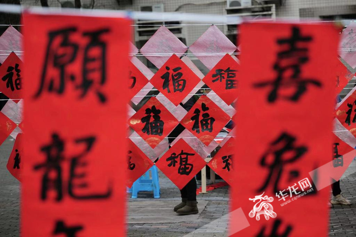 春联现场展示。 华龙网记者 刘钊 摄