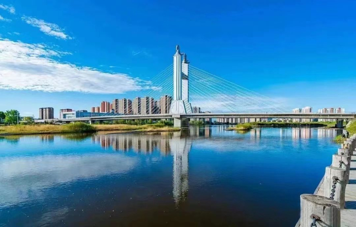 横跨伊敏河的哈萨尔大桥.
