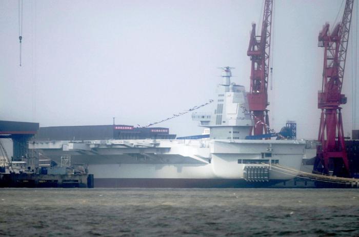 2022年6月18日，停靠在江南造船厂的我国第三艘航空母舰福建舰/澎湃影像