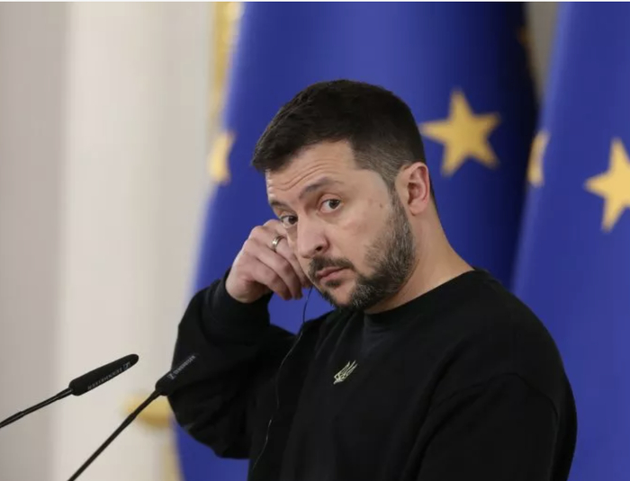 ▲批评声音认为，泽连斯基在试图逃避责任