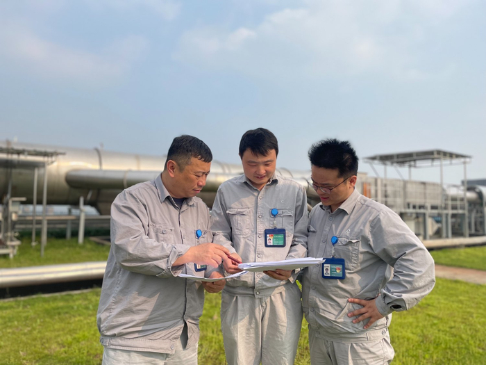 图为杭州卷烟厂自主研发设计烟草异味深度治理系统。