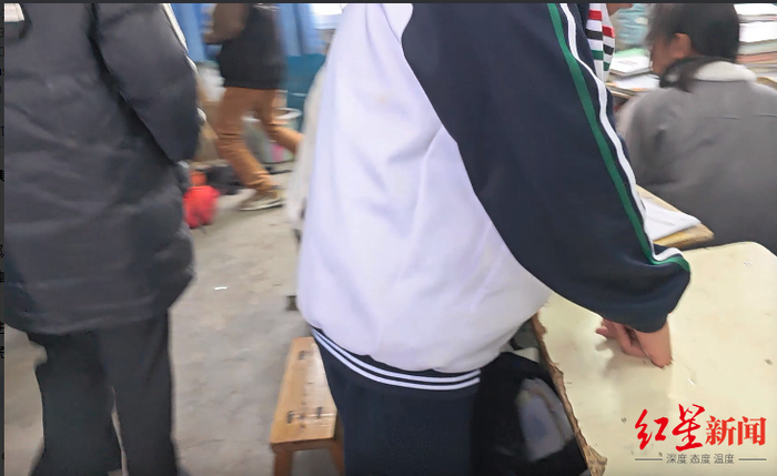 ▲学生手指被卡