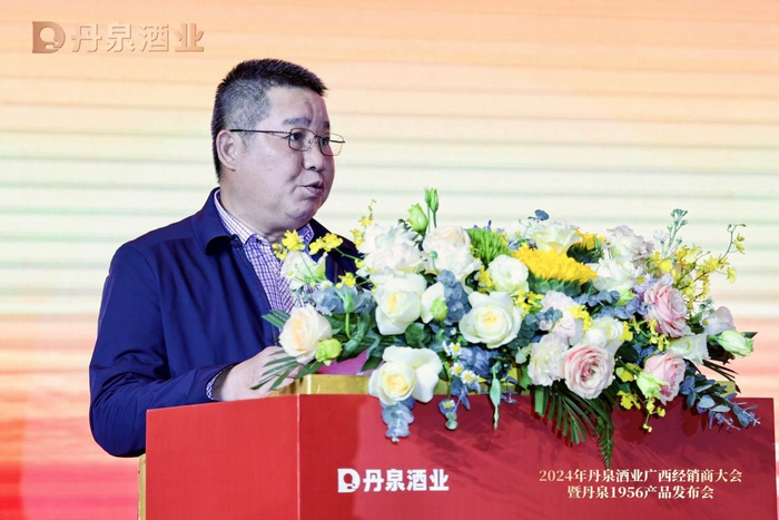 △广西壮族自治区工业和信息化厅总工程师马义生洪发表致辞