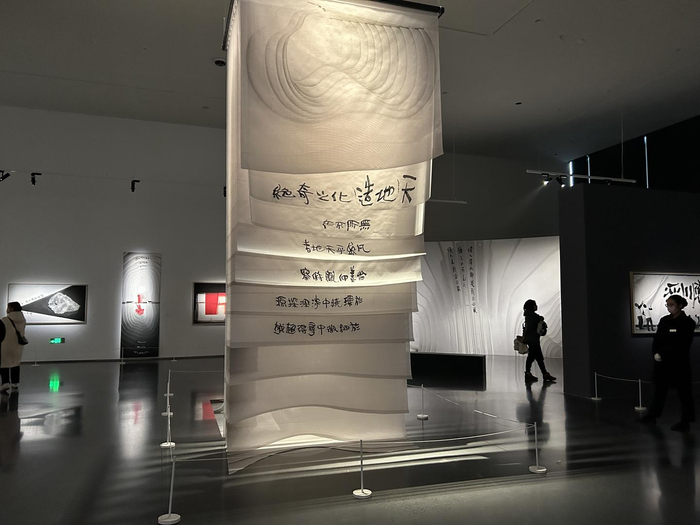 展厅内的李舸作品